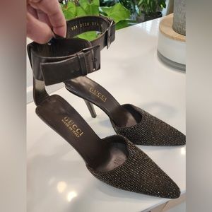 Barely worn beautiful Gucci heels.